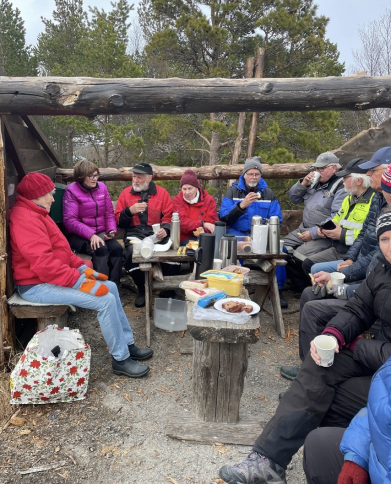Dugnad på gapahuken ved vanntanken i Bjugn